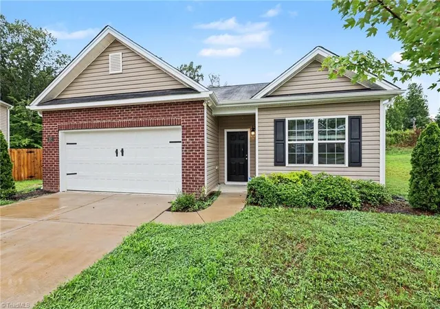 Photo 2 of Sale Pending at 282 Sparrow Ln, Lexington, NC 27295 | MLS# 1229130 | Listing updated on 2026-09-16