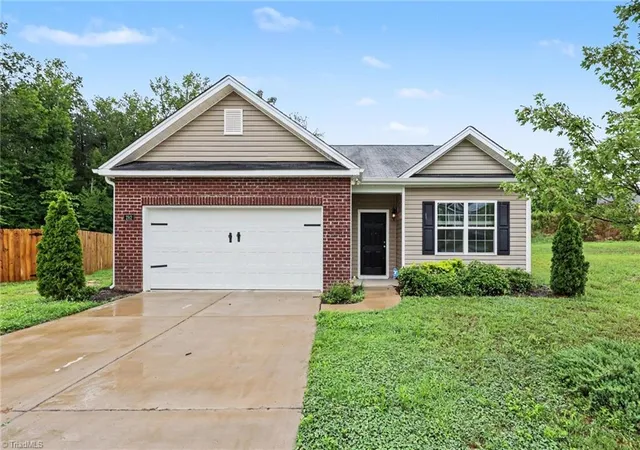 Photo 3 of Sale Pending at 282 Sparrow Ln, Lexington, NC 27295 | MLS# 1229130 | Listing updated on 2026-09-16