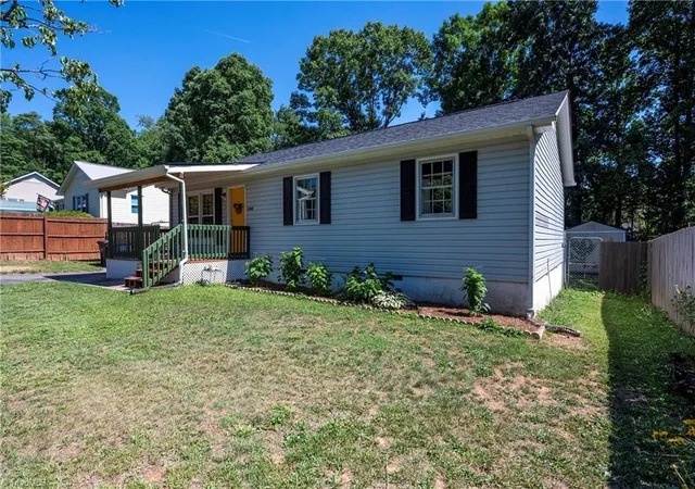 Photo 4 of Single family home for sale at 1656 Guilford Dr, Winston Salem, NC 27127 | MLS# 1223451 | Listing updated on 2026-10-09