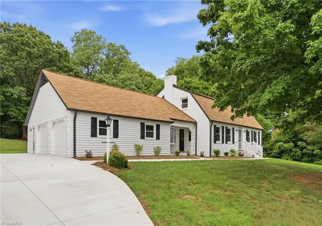 2nd image of 3721 Herchel Ln, Winston Salem, NC 27106 | MLS# 1228484