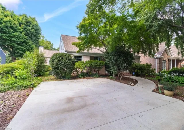 Photo 3 of Single family home for sale at 211 E Avondale Dr, Greensboro, NC 27403 | MLS# 1233051 | Listing updated on 2026-09-17
