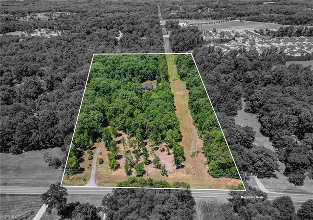 Photo 4 of Single family home for sale at 4501 Kendale Rd, High Point, NC 27265 | MLS# 1224553 | Listing updated on 2026-10-08