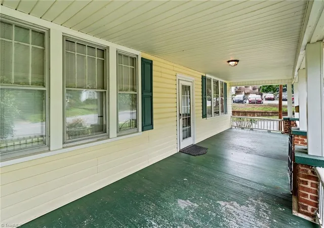 Photo 4 of Sale Pending at 702 Granville Dr SW, Winston Salem, NC 27101 | MLS# 1227540 | Listing updated on 2026-10-13
