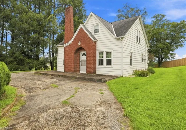 Photo 1 of Single family home for sale at 4105 Boone Trl, North Wilkesboro, NC 28659 | MLS# 1233183 | Listing updated on 2026-08-23