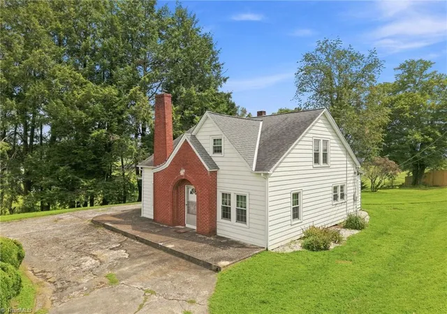 Photo 4 of Single family home for sale at 4105 Boone Trl, North Wilkesboro, NC 28659 | MLS# 1233183 | Listing updated on 2026-08-23
