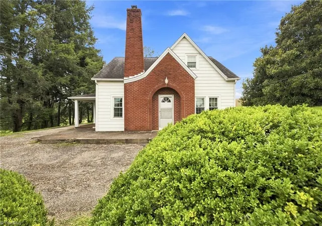 Photo 5 of Single family home for sale at 4105 Boone Trl, North Wilkesboro, NC 28659 | MLS# 1233183 | Listing updated on 2026-08-23