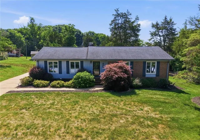 2nd image of 1802 Norwich Dr, Greensboro, NC 27410 | MLS# 1226502