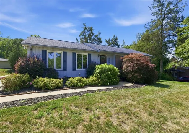 3rd image of 1802 Norwich Dr, Greensboro, NC 27410 | MLS# 1226502