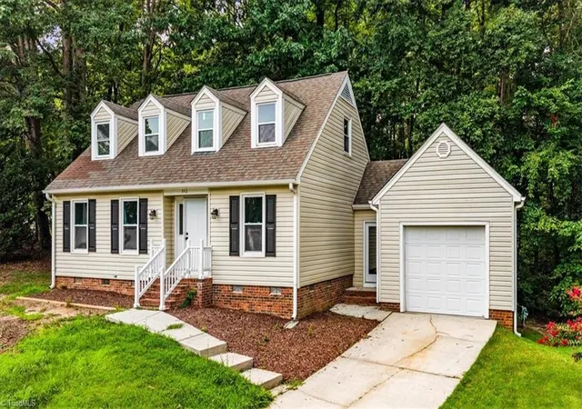 Photo 2 of Single family home for sale at 942 Chatfield Dr, Jamestown, NC 27282 | MLS# 1231010 | Listing updated on 2026-09-16