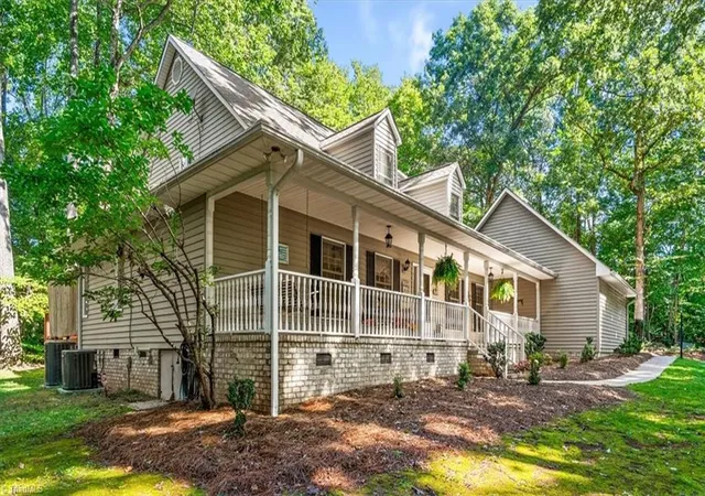Photo 3 of Sale Pending at 4591 Abbey Park Rd, Kernersville, NC 27284 | MLS# 1231304 | Listing updated on 2026-09-19