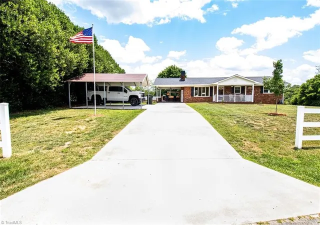 Homes for sale in North Wilkesboro, NC | 211 Parsons Rd, North Wilkesboro, NC 28659 | MLS# 1225190