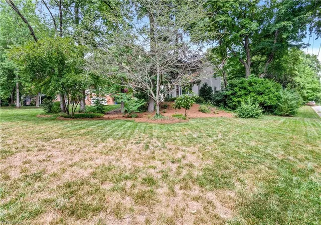 38th image of 371 Staffordshire Rd, Winston Salem, NC 27104 | MLS# 1228566