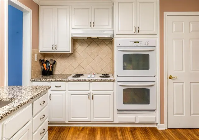 Photo 3 of Sale Pending at 4602 Ramblewood Dr, Greensboro, NC 27406 | MLS# 1228444 | Listing updated on 2026-09-28