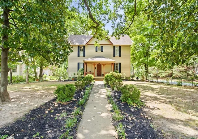 Photo 1 of Single family home for sale at 916 W Davis St, Burlington, NC 27215 | MLS# 1230563 | Listing updated on 2026-10-05