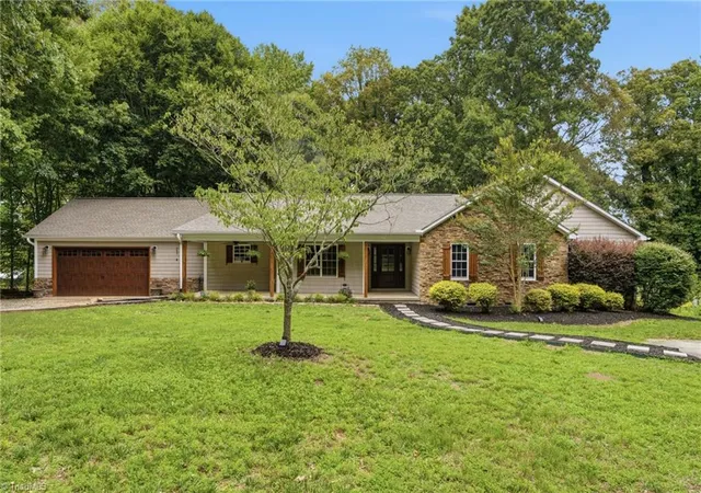 Photo 3 of Sale Pending at 376 Staplewood Rd, Lexington, NC 27295 | MLS# 1225439 | Listing updated on 2026-08-30