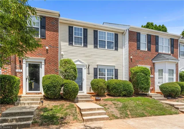 2nd image of 152 Queensberry Ct, Greensboro, NC 27405 | MLS# 1226523
