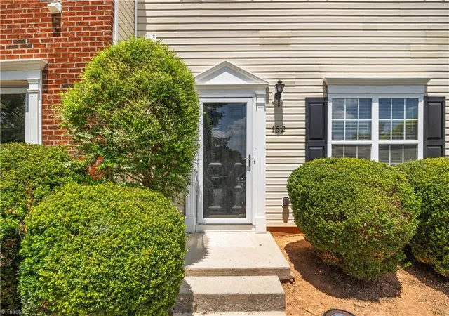 3rd image of 152 Queensberry Ct, Greensboro, NC 27405 | MLS# 1226523