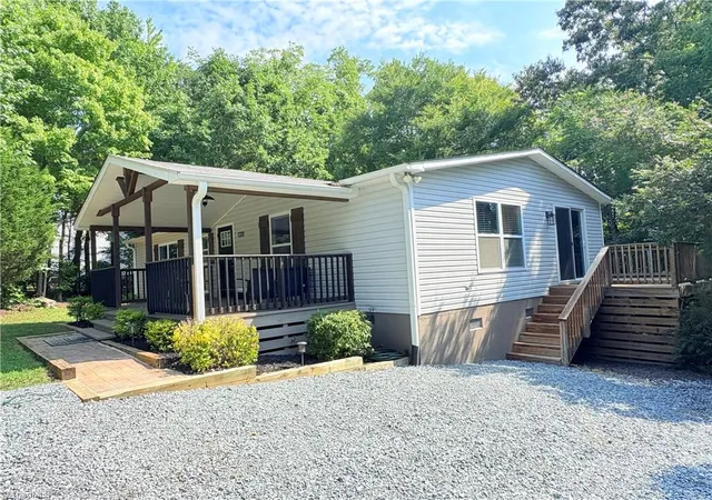 2nd image of 1331 Lynndale Dr, Winston Salem, NC 27106 | MLS# 1231429