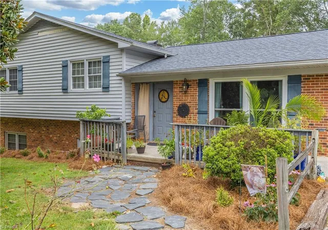 2nd image of 3900 Briarwood Ave, High Point, NC 27265 | MLS# 1230281