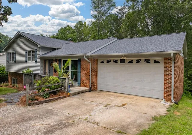 Photo 3 of Single family home for sale at 3900 Briarwood Ave, High Point, NC 27265 | MLS# 1230281 | Listing updated on 2026-09-17