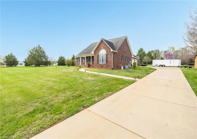 Photo 3 of Single family home for sale at 115 Emma Ln, Statesville, NC 28625 | MLS# 1217126 | Listing updated on 2026-09-09