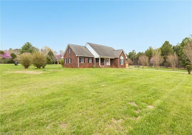 Photo 3 of Single family home for sale at 115 Emma Ln, Statesville, NC 28625 | MLS# 1217126 | Listing updated on 2026-09-09