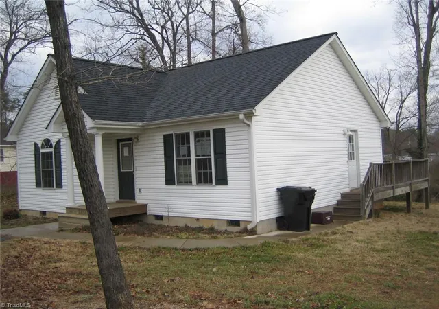 Photo 3 of Single family home for sale at 2864 Maple Ave, Burlington, NC 27215 | MLS# 1233157 | Listing updated on 2026-09-16