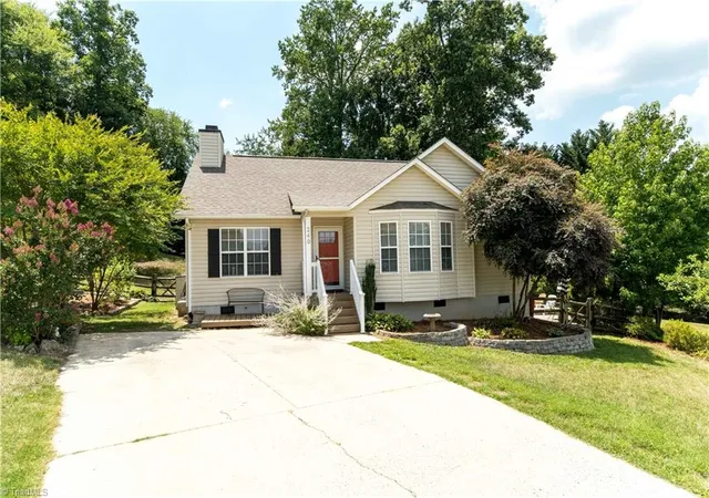 2nd image of 240 Cloverfield Ct, Winston Salem, NC 27127 | MLS# 1226593