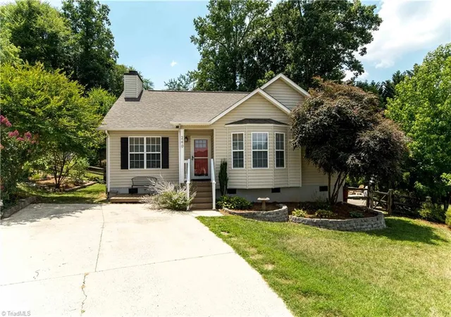 3rd image of 240 Cloverfield Ct, Winston Salem, NC 27127 | MLS# 1226593