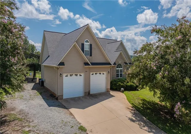 Photo 4 of Sale Pending at 3146 Clear Ridge Dr, Trinity, NC 27370 | MLS# 1229693 | Listing updated on 2026-08-10