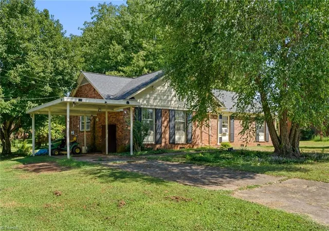 Photo 2 of Single family home for sale at 233 Maxwell Dr, Lexington, NC 27295 | MLS# 1233658 | Listing updated on 2026-08-28