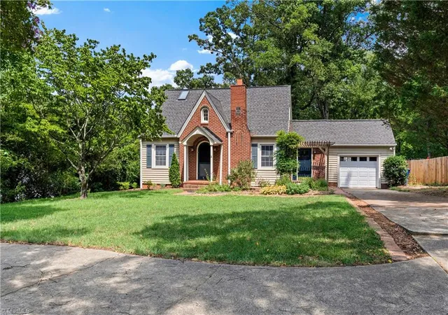 4th image of 2117 N Peace Haven Rd, Winston Salem, NC 27106 | MLS# 1227164