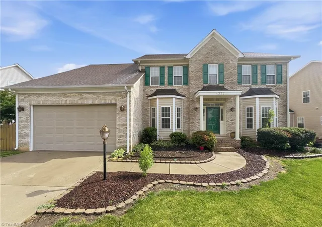 2nd image of 4332 Southern Oak Dr, High Point, NC 27265 | MLS# 1221848