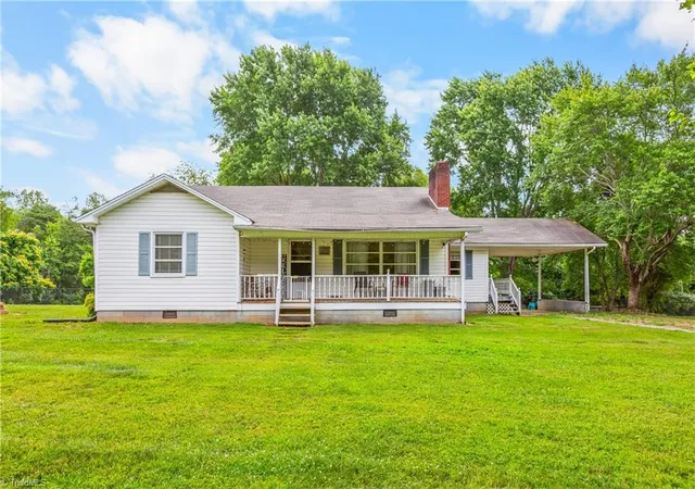 Homes for sale in Pilot Mountain, NC | 304 Armstrong Rd, Pilot Mountain, NC 27041 | MLS# 1224911
