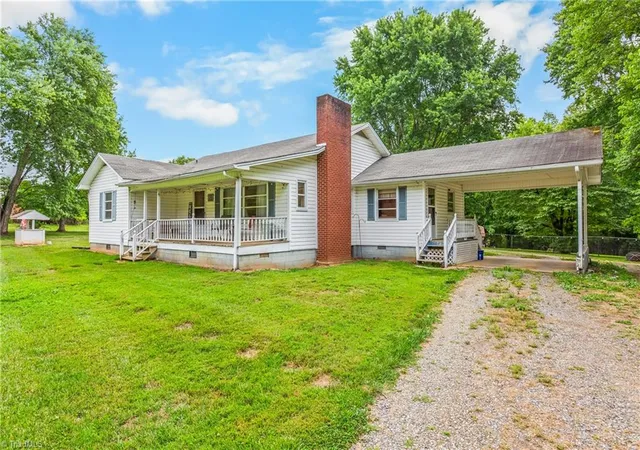 Homes for sale in Pilot Mountain, NC | 304 Armstrong Rd, Pilot Mountain, NC 27041 | MLS# 1224911