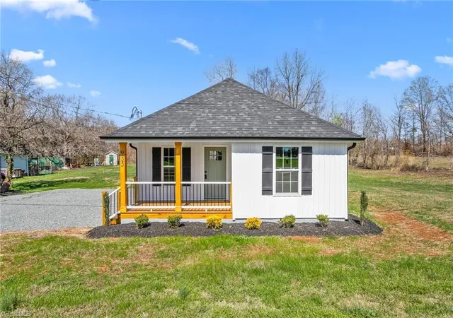 Homes for sale in Mebane, NC | 955 W Holt St, Mebane, NC 27302 | MLS# 1212766