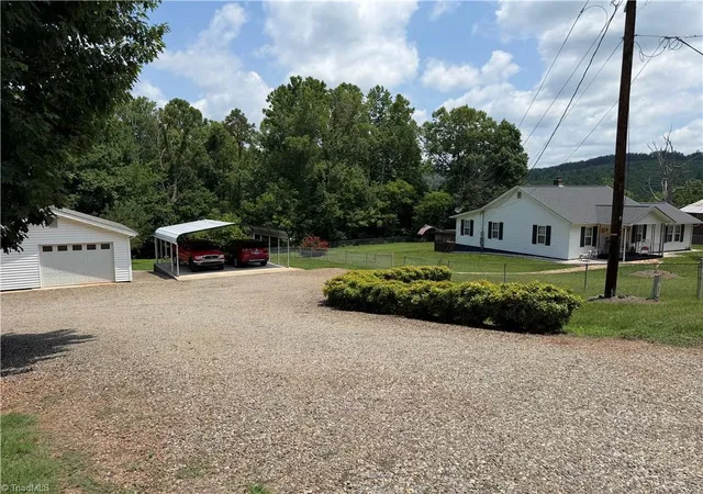 Photo 3 of Single family home for sale at 375 Sisk Ml Loop, Madison, NC 27025 | MLS# 1226384 | Listing updated on 2026-08-04