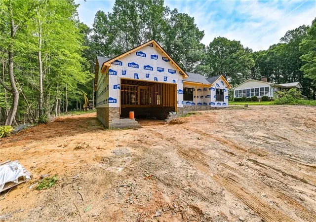 Photo 4 of Sale Pending at 148 N Lee St, Winston Salem, NC 27107 | MLS# 1225686 | Listing updated on 2026-09-05