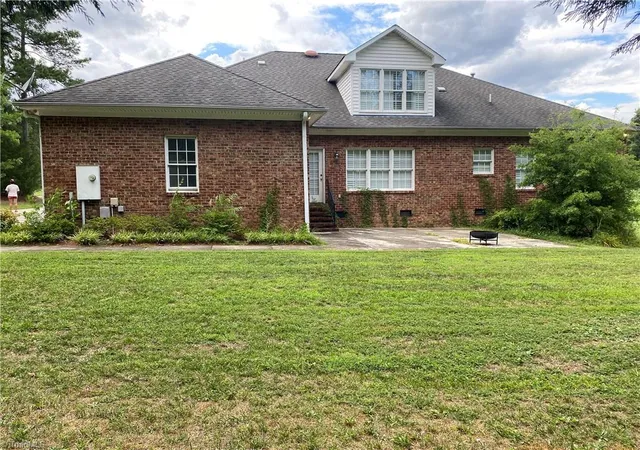 Photo 2 of Single family home for sale at 4800 Olde Province Ct, Greensboro, NC 27406 | MLS# 1227497 | Listing updated on 2026-07-31