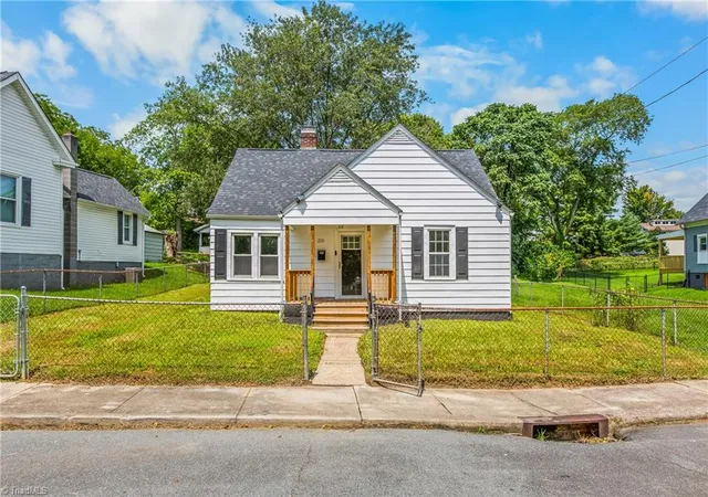 3rd image of 220 Broad St, Mount Airy, NC 27030 | MLS# 1229767