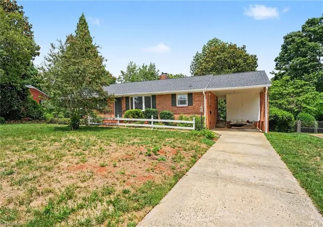 Photo 2 of Sale Pending at 1004 Onslow Dr, Greensboro, NC 27408 | MLS# 1228097 | Listing updated on 2026-09-05