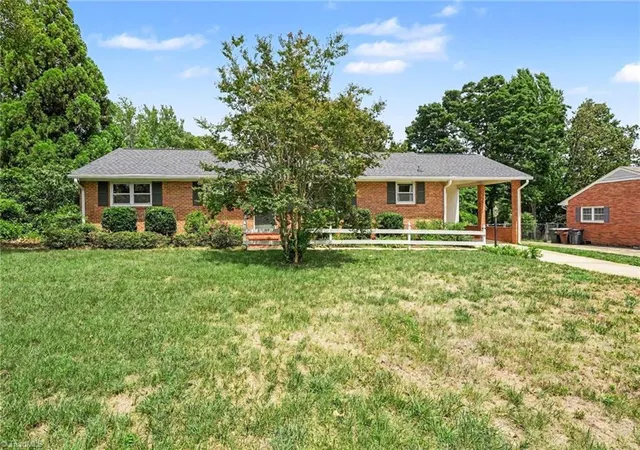 Photo 3 of Sale Pending at 1004 Onslow Dr, Greensboro, NC 27408 | MLS# 1228097 | Listing updated on 2026-09-05
