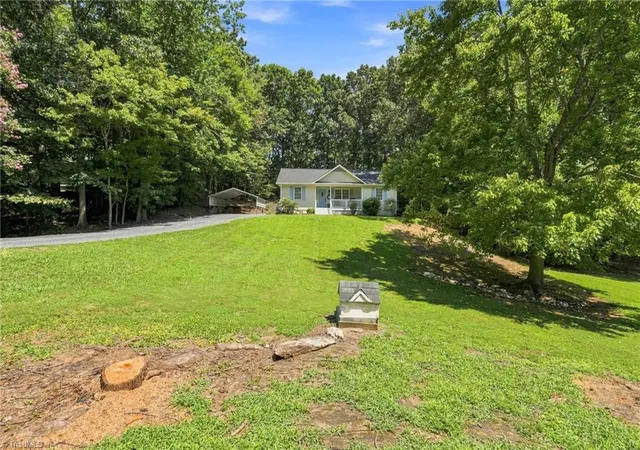 3rd image of 1088 Country Pl Rd, Asheboro, NC 27203 | MLS# 1231343