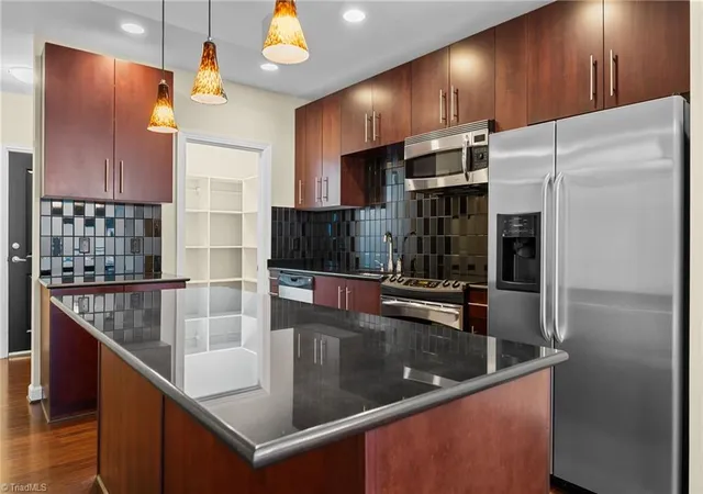 5th image of 201 N Elm St #301, Greensboro, NC 27401 | MLS# 1208249