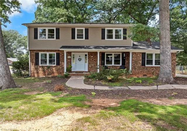 Photo 1 of Single family home for sale at 1001 Oakview Rd, High Point, NC 27265 | MLS# 1227721 | Listing updated on 2026-09-09