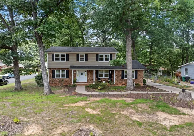 Photo 2 of Single family home for sale at 1001 Oakview Rd, High Point, NC 27265 | MLS# 1227721 | Listing updated on 2026-09-09