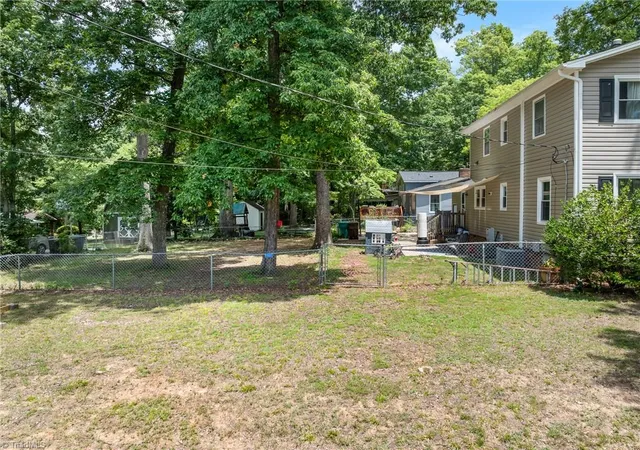 Photo 4 of Single family home for sale at 1001 Oakview Rd, High Point, NC 27265 | MLS# 1227721 | Listing updated on 2026-09-09