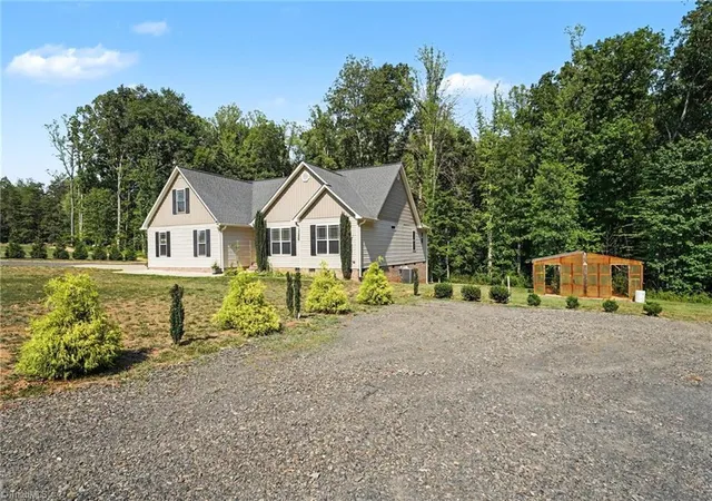 Photo 3 of Single family home for sale at 8430 Rumbley Rd, Summerfield, NC 27358 | MLS# 1227789 | Listing updated on 2026-09-01