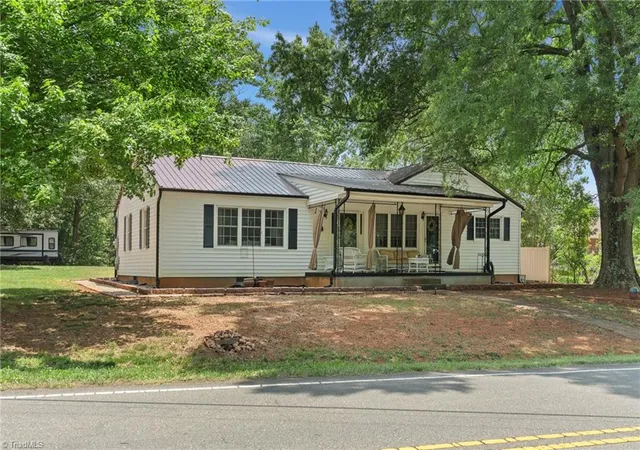 Homes for sale in King, NC | 853 Meadowbrook Dr, King, NC 27021 | MLS# 1226810