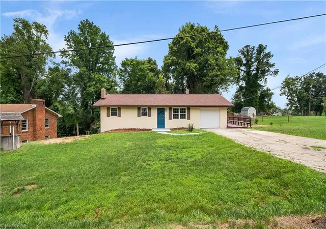 3rd image of 1533 Pecan Dr, High Point, NC 27263 | MLS# 1230797